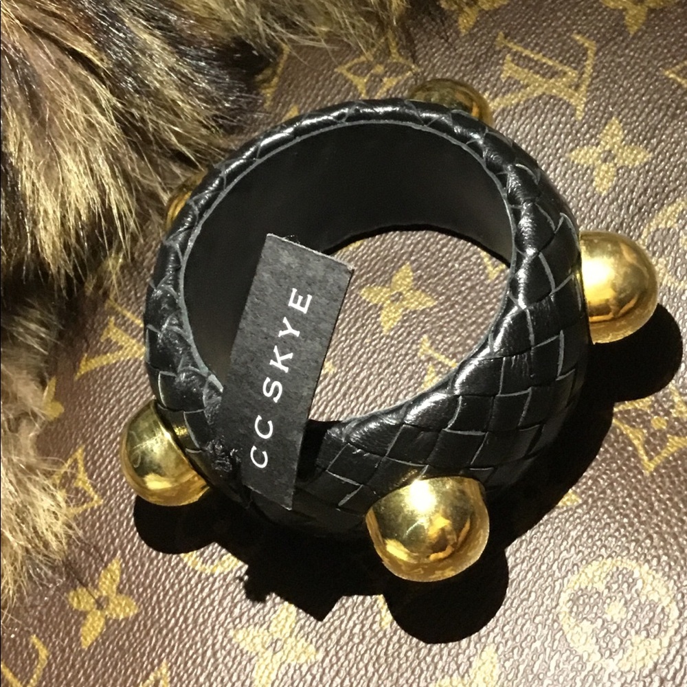 CC SKYE LEATHER BANGLE BRACELET